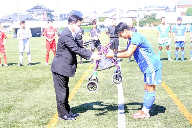 Japanサッカーカレッジの学生が地域のご高齢者を支援 新潟県聖籠町への福祉器具贈呈式を開催しました Nsgグループ Japanサッカーカレッジの学生が地域のご高齢者を支援 新潟県聖籠町への福祉器具贈呈式を開催しました Nsgグループ