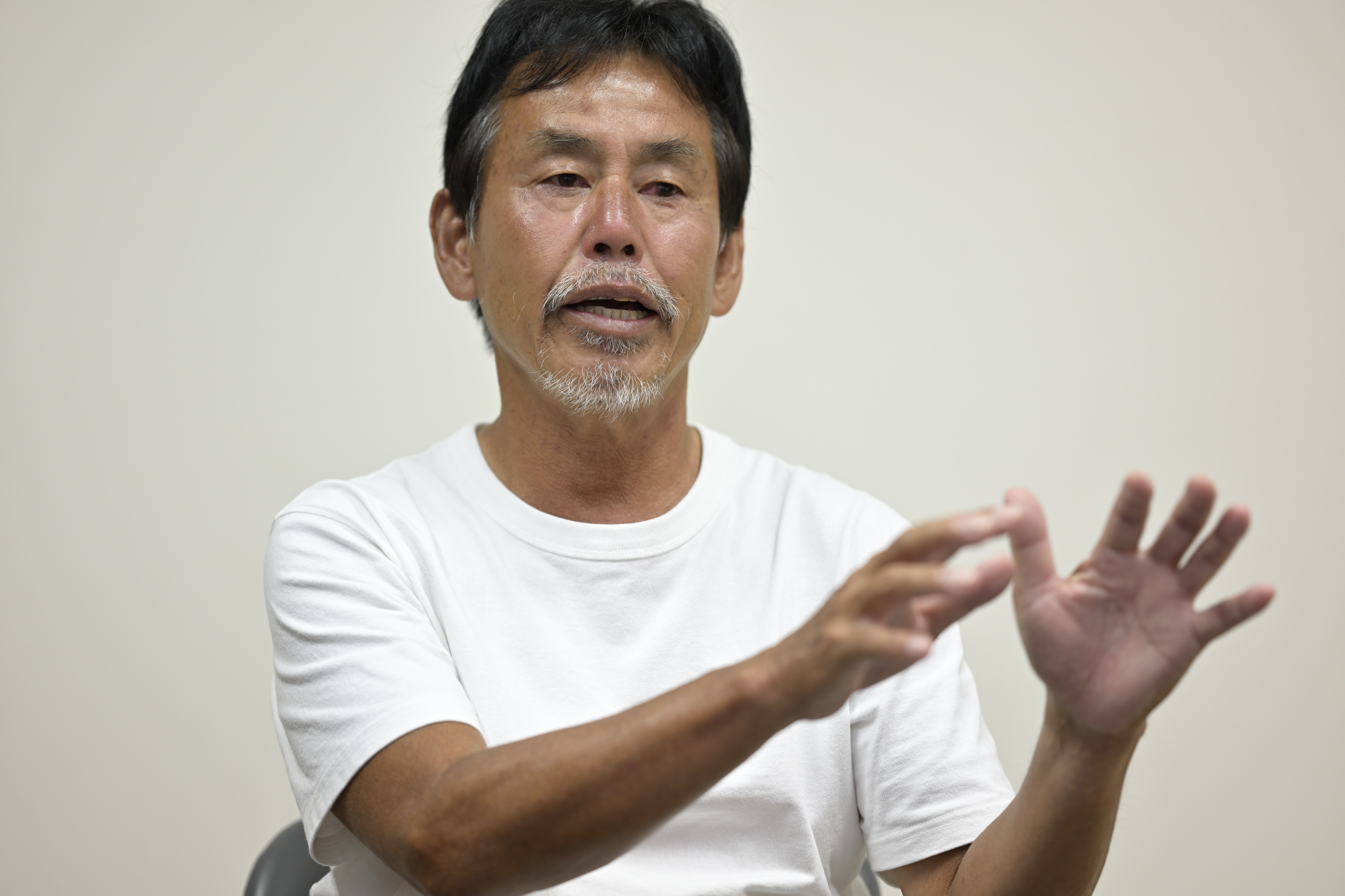 新潟医療福祉大学男子サッカー部の佐熊裕和 監督