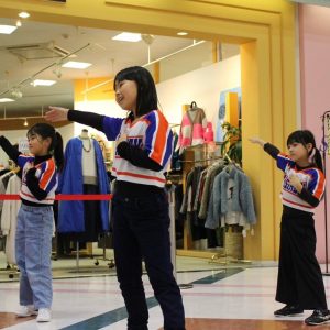 「Swan dance academy」のスクール生のパフォーマンス