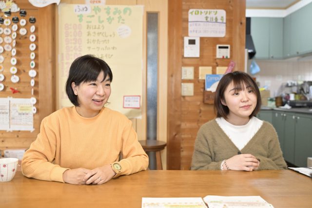 インタビューに応える（株）DreamAdvanceの羽賀万起子さんと市橋吹美さん