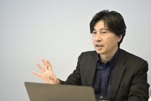 インタビューに応える一般社団法人 新潟県起業支援センターの代表理事高橋秀明氏