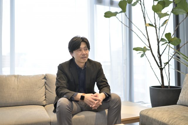 インタビューに応える一般社団法人 新潟県起業支援センターの代表理事高橋秀明氏
