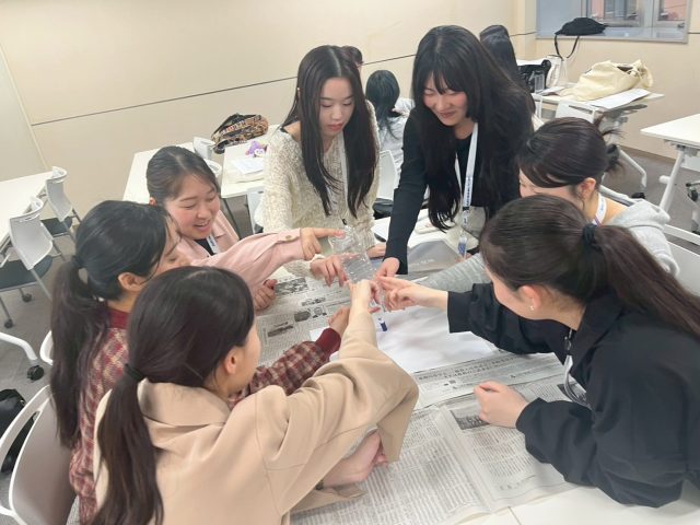「ぼうさいこくたい in新潟」に出展する国際外語・観光・エアライン専門学校の学生たち