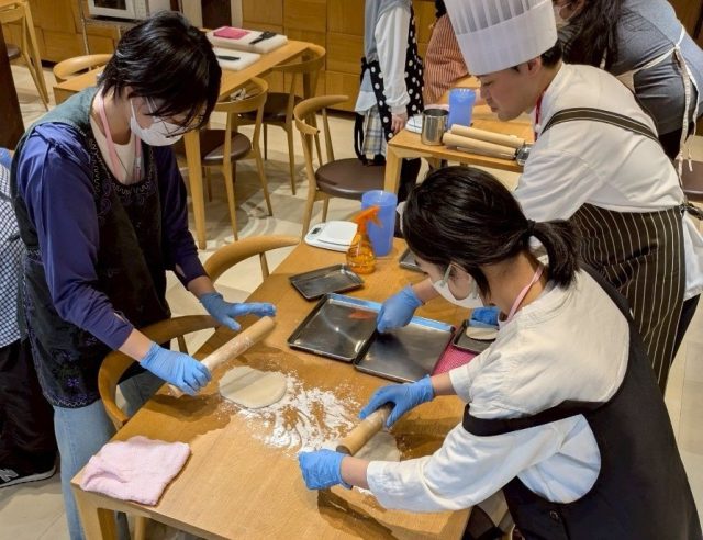 国際調理製菓専門学校での開志創造高等学校のキャリア体験学習の様子