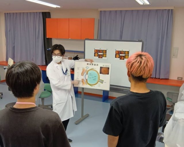 新潟医療福祉大学での開志創造高等学校のキャリア体験学習の様子