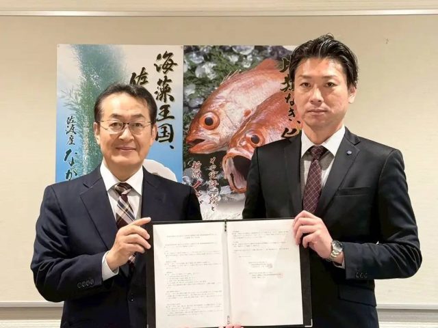 国際調理製菓専門学校の学校長 椎谷一幸と、新潟県漁業協同組合連合会の代表