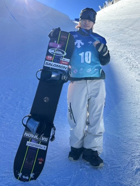 国際スノーボード&スケートボード専門学校スノーボード学科トップアスリートコース2年の山田琉聖選手