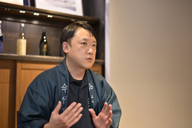 インタビューに応える今代司酒造株式会社の横山 祐太郎氏