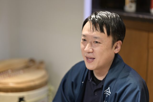 インタビューに応える今代司酒造株式会社の横山 祐太郎氏