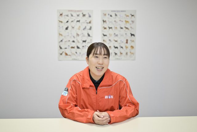 インタビューに応える国際ペットワールド専門学校 教務部の山下 静香氏