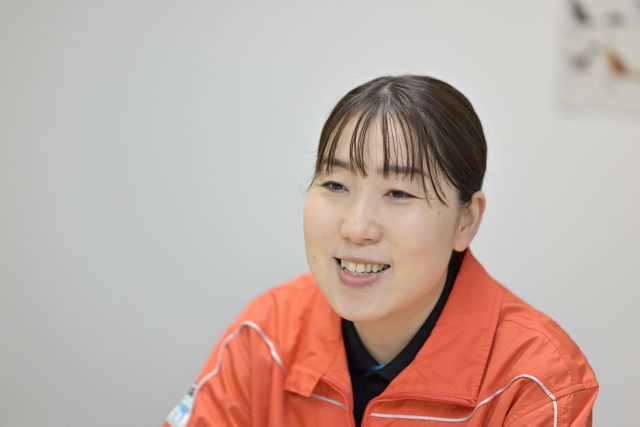 インタビューに応える国際ペットワールド専門学校 教務部の山下 静香氏