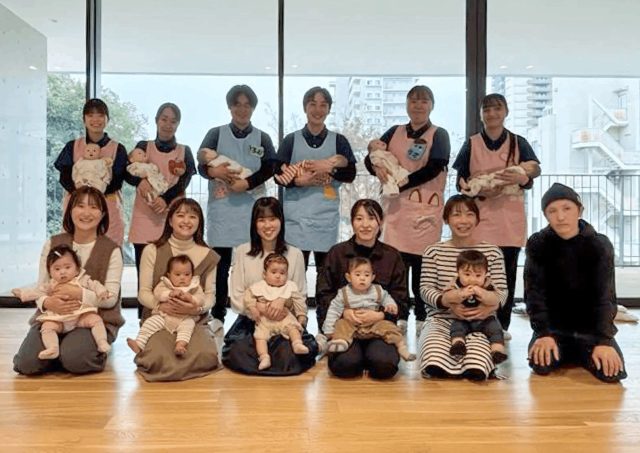 FSGカレッジリーグが開催した赤ちゃん食堂の参加者の集合写真