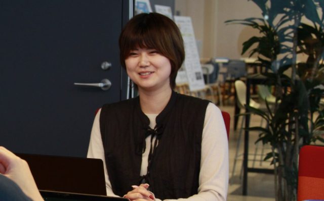 説明をする松村さん